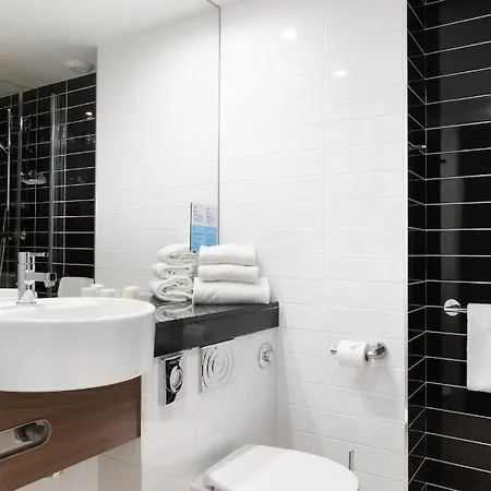 Hotel Express - Marseille Airport, An Ihg 3*