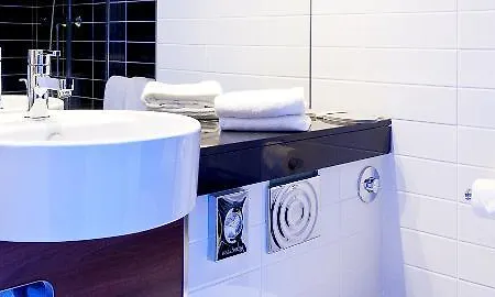Express - Marseille Airport, An Ihg 3* Vitrolles (Bouches-du-Rhone)